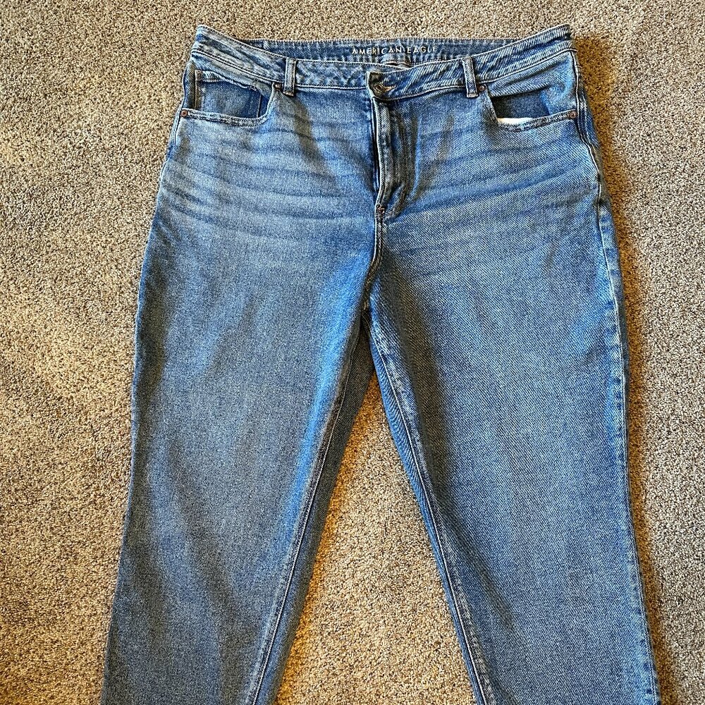 American Eagle High-Rise Mom Jean